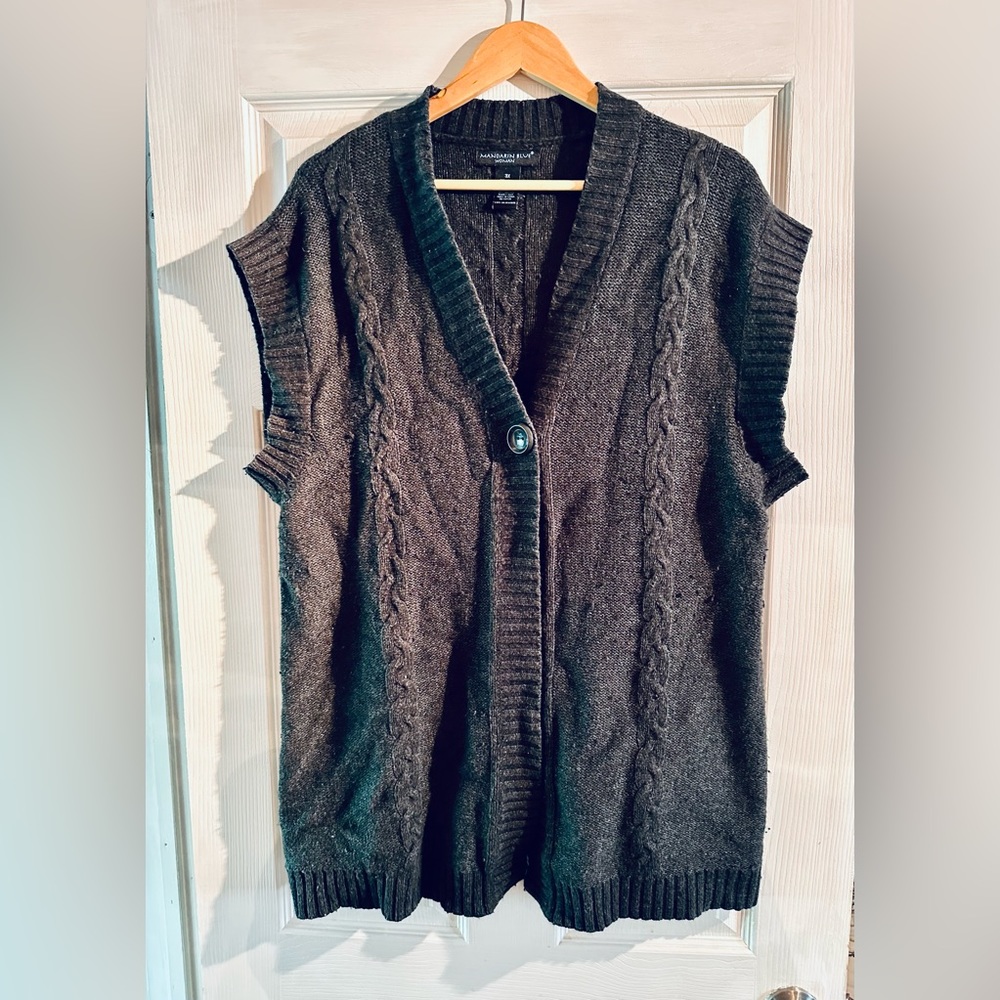 Charcoal vest, open with one button. Size 3x